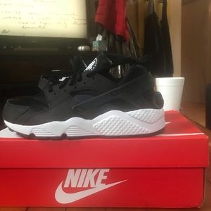 Nike Huarache Women size 9